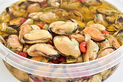 Μύδια Καπνιστά σε Ηλιέλαιο Τάπερ 1,7kg(1,2kg στραγγιστό)